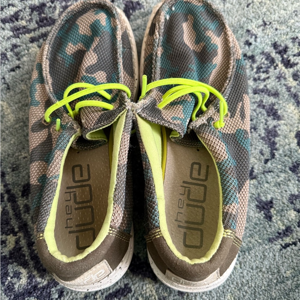 Youth Boys Hey Dudes Camo Green and Tan Print Slip On Shoes Size Y5-L6 - Picture 5 of 8